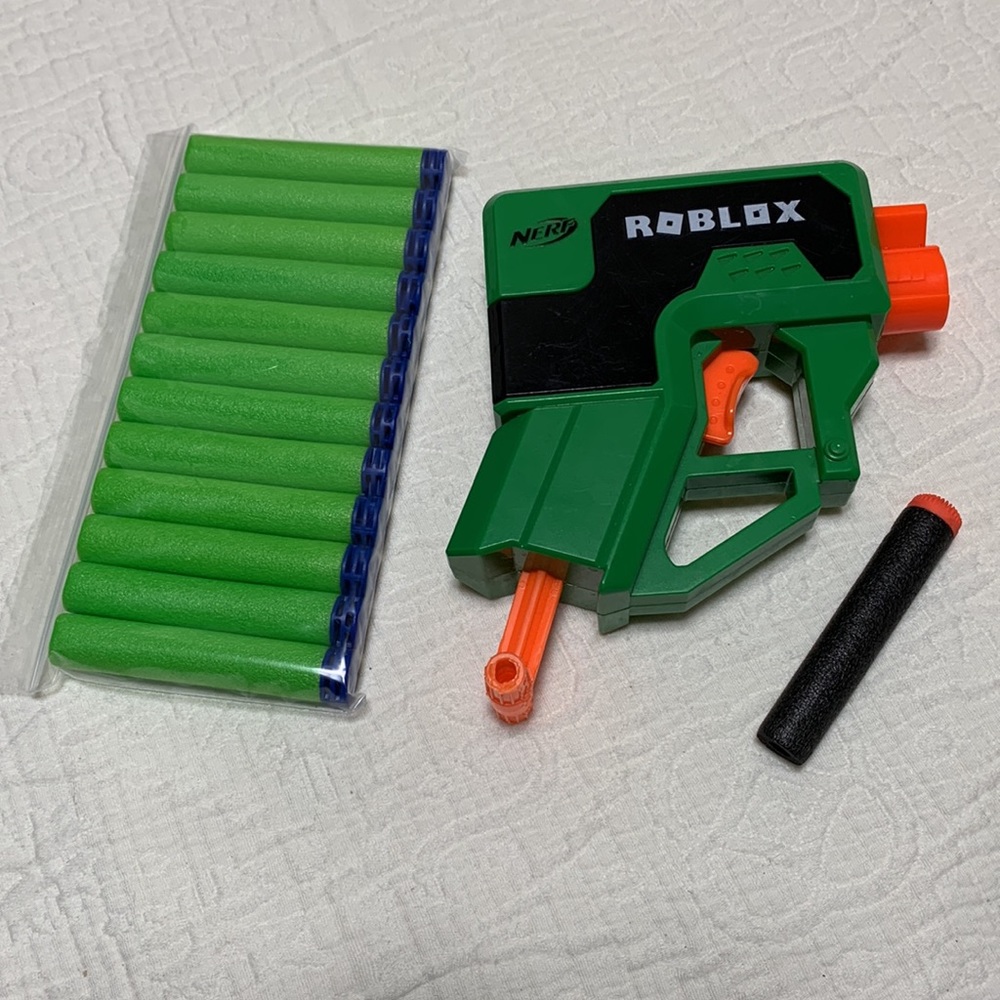 Nerf Roblox Micro Shots w/12 Extra Foam Darts